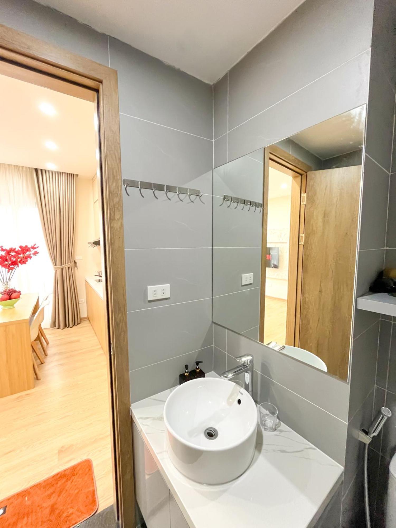 Amazing Housing Lac Long Quan Hanoi Zewnętrze zdjęcie